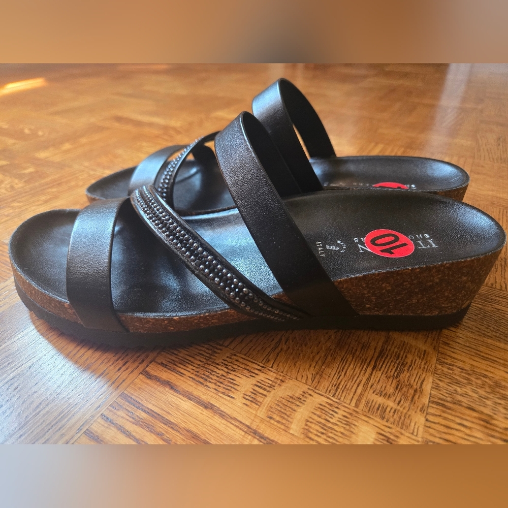 NWT - Italian Shoemakers Black Sandals with Crisscross Straps
